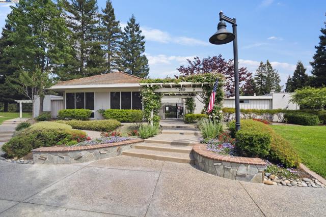 643 Contada Cir, Danville CA: https://media.crmls.org/mediaz/239ebd68-c356-40cc-b4c2-31270407d219.jpg