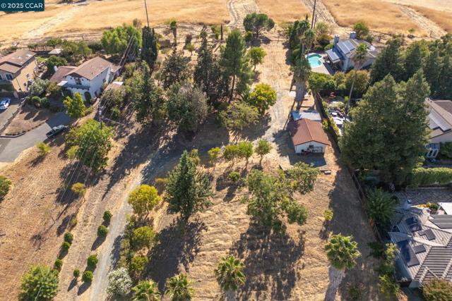 1051 Tilley Cir, Concord CA: https://media.crmls.org/mediaz/239ec34c-dcc8-46dc-912e-623e92b5706a.jpg