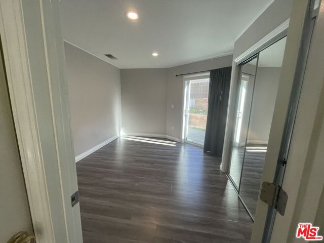 2763 1/2 Fairmount Avenue, La Crescenta CA: https://media.crmls.org/mediaz/239f16c2-c3d0-4b15-a8ed-1130c9b9d670.jpg