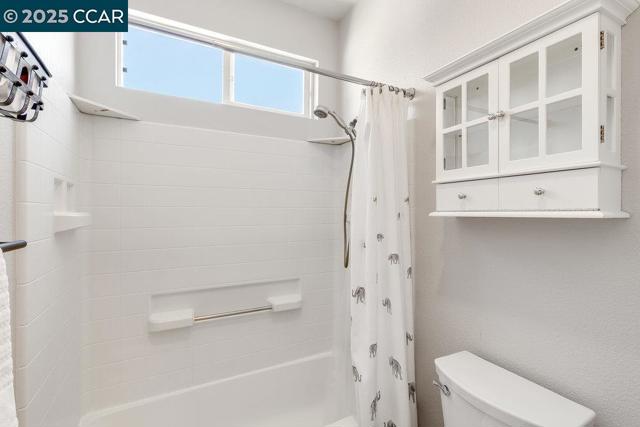113 St Laurent Ct, Martinez CA: https://media.crmls.org/mediaz/239f4acb-3c2a-4fa3-8469-525417136558.jpg