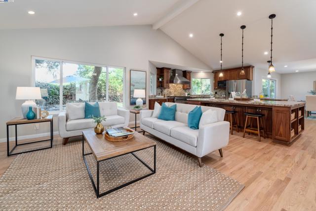 5268 Keeler Ct, Fremont CA: https://media.crmls.org/mediaz/239f93af-1c38-4274-87d1-668dd31d0400.jpg
