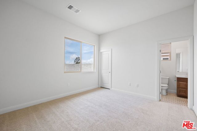 3719 Pathway Court, Bakersfield CA: https://media.crmls.org/mediaz/23a07e9a-0fab-41df-8e84-602d45c4e403.jpg