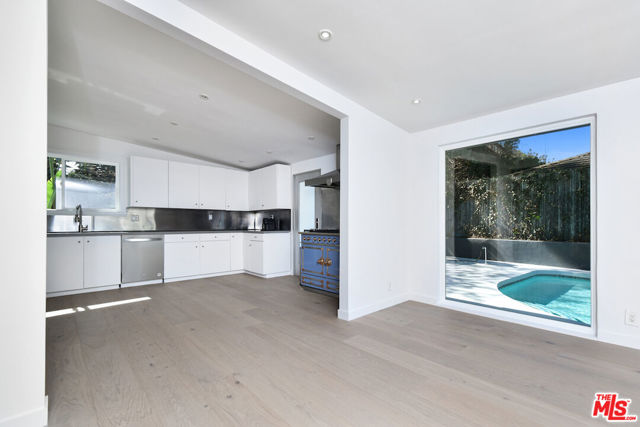 14892 Jadestone Drive, Sherman Oaks CA: https://media.crmls.org/mediaz/23a0bd2a-2e12-4cdd-a476-3fe8acac3602.jpg