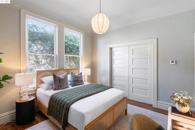 1402 15th St, San Francisco CA: https://media.crmls.org/mediaz/23a1daa1-aabb-4058-acdc-99a34b5939f6.jpg