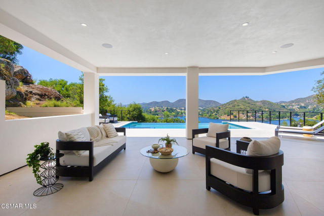 118 Giles Road, Lake Sherwood CA: https://media.crmls.org/mediaz/23a23828-8b7f-476a-9535-b48ec9585506.jpg