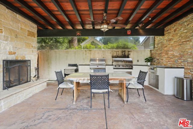 5324 Irvine Avenue, Valley Village CA: https://media.crmls.org/mediaz/23a38937-f293-4b07-a140-cf8932966e06.jpg