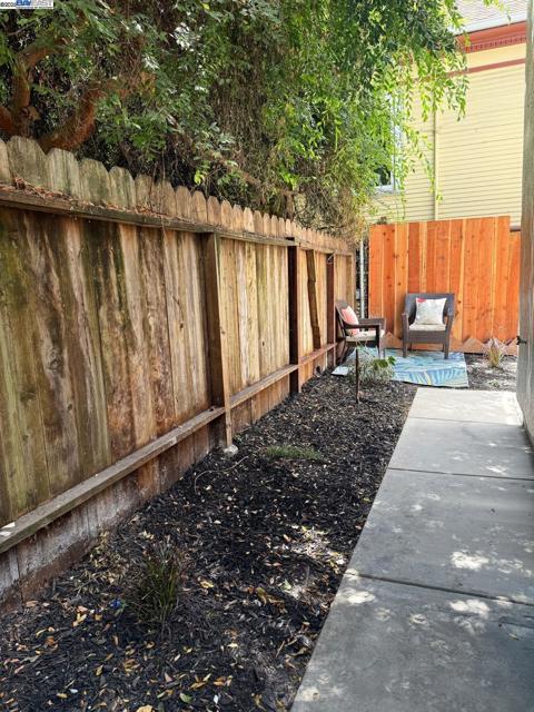 511 59Th St, Oakland CA: https://media.crmls.org/mediaz/23a39221-d6eb-4186-ad41-c3b3e47143f8.jpg