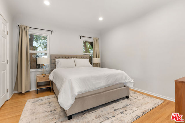311 N Doheny Drive, Beverly Hills CA: https://media.crmls.org/mediaz/23a3b915-50a1-4fac-916d-c19b8e0847c3.jpg