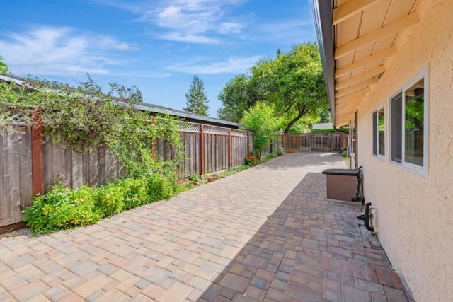 3135 Alameda De Las Pulgas, Menlo Park CA: https://media.crmls.org/mediaz/23a3e6ea-ca98-4748-a038-a7cb45343c61.jpg