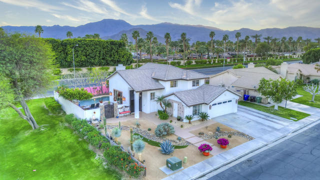80687 Veranda Lane, Indio CA: https://media.crmls.org/mediaz/23a43bca-25fd-4d0d-b401-060cfee4e56c.jpg