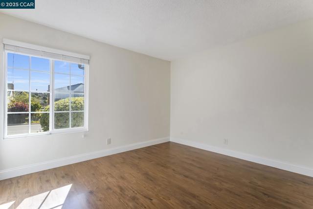 1769 Redwood Rd, Hercules CA: https://media.crmls.org/mediaz/23a43cad-04c9-41ce-b644-ba3a24c8b7f8.jpg