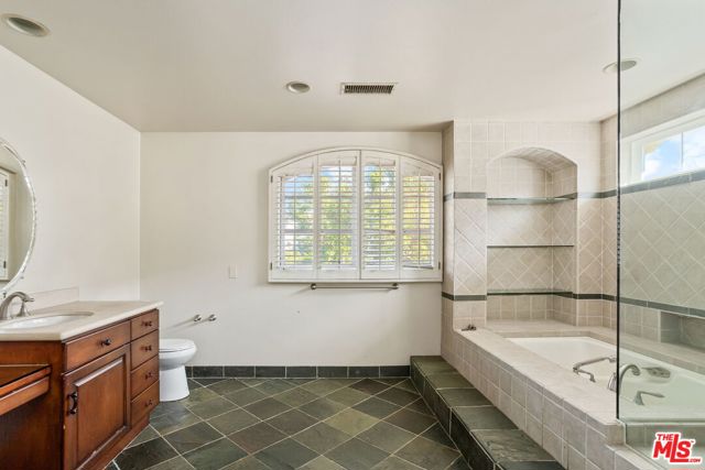 1941 Fairburn Avenue, Los Angeles, California 90025, 5 Bedrooms Bedrooms, ,4 BathroomsBathrooms,Single Family Residence,For Sale,Fairburn,25494525