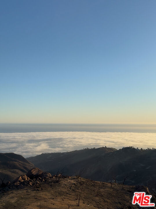 2195 E Little Las Flores Road, Topanga CA: https://media.crmls.org/mediaz/23a4e254-85dc-4eb7-a242-44bc07c85af7.jpg