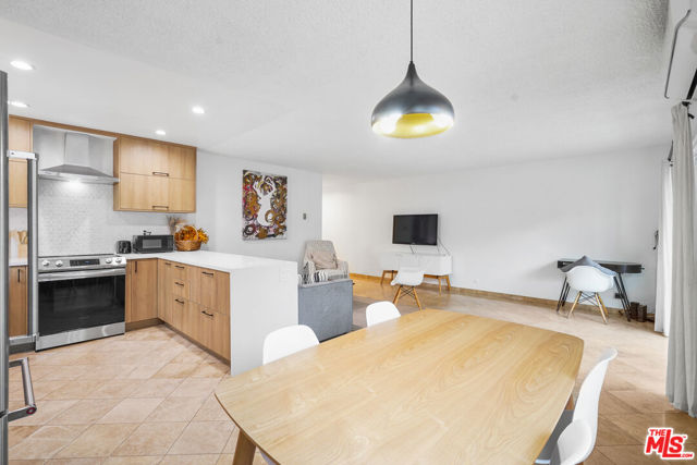 1045 S Bedford Street, Los Angeles CA: https://media.crmls.org/mediaz/23a510ec-38b8-467d-9b16-92359df77ff4.jpg