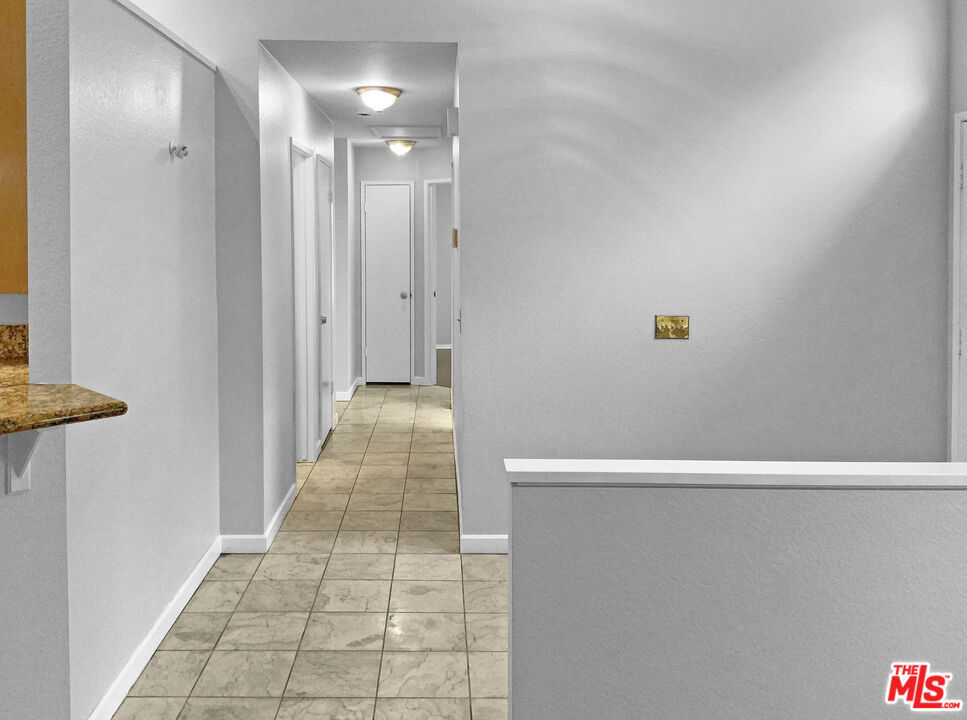 https://media.crmls.org/mediaz/23a5650b-ba97-4236-bc55-9c6ec0fef0d1.jpg?preset=X-Large