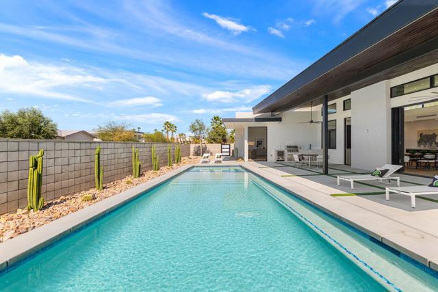 3 Siena Vista Court, Rancho Mirage CA: https://media.crmls.org/mediaz/23a5c512-7527-49a6-b120-5b494bafb500.jpg