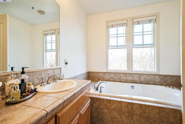 3554 Capoterra Way, Dublin CA: https://media.crmls.org/mediaz/23a60047-7025-499a-9ee6-1b9a51b03156.jpg