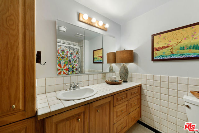 25813 Dark Creek Road, Calabasas CA: https://media.crmls.org/mediaz/23a65566-7d54-45c8-9c6e-2f824fa8e9ac.jpg