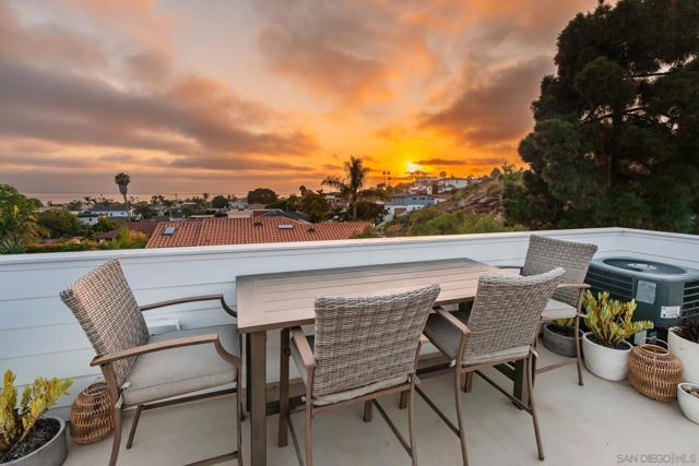 1041 Van Nuys St, San Diego CA: https://media.crmls.org/mediaz/23a6866d-9ac7-4c88-889a-152609d0ee46.jpg