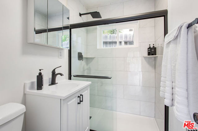 6915 Paseo Del Serra, Los Angeles CA: https://media.crmls.org/mediaz/23a69685-a24d-4d2f-a858-2c855bf53673.jpg