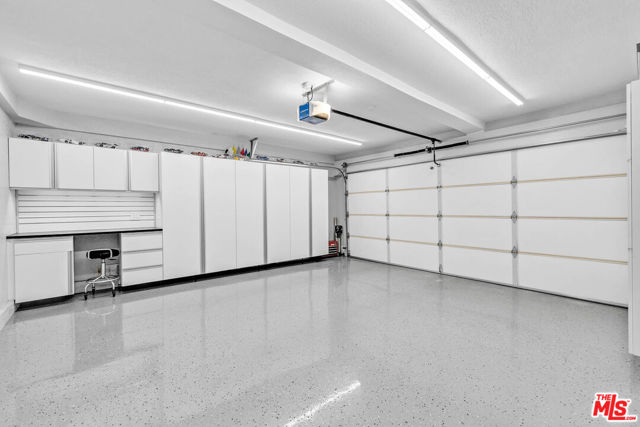 6347 Wynne Avenue, Tarzana CA: https://media.crmls.org/mediaz/23a7d58e-0e7e-412d-a9a4-7e1cfdbc7da4.jpg