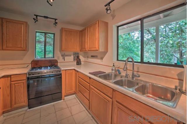 16885 Laurel Road, Los Gatos CA: https://media.crmls.org/mediaz/23a7dd8d-b724-4671-990a-75ea6d4d13ef.jpg