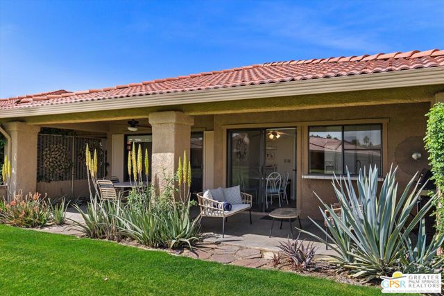 34 Camino Arroyo Place, Palm Desert CA: https://media.crmls.org/mediaz/23a856fe-c07a-46bc-a009-658dd1c7f30a.jpg