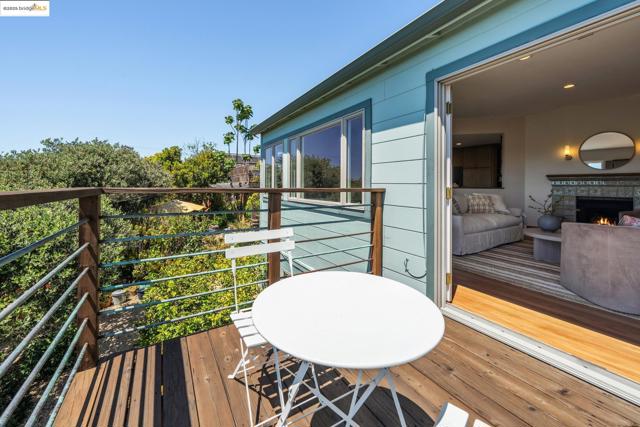 917 Avis Dr, El Cerrito CA: https://media.crmls.org/mediaz/23a88634-85fb-4690-b26a-29b34142398b.jpg
