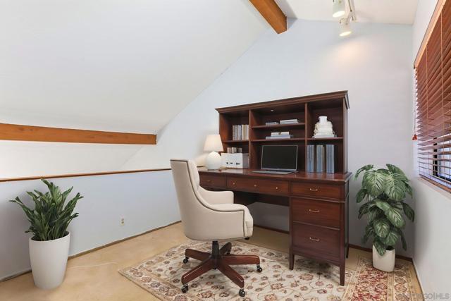 427 Conifer Glen, Escondido CA: https://media.crmls.org/mediaz/23a89da9-82d2-4872-8916-1deedf84edbf.jpg