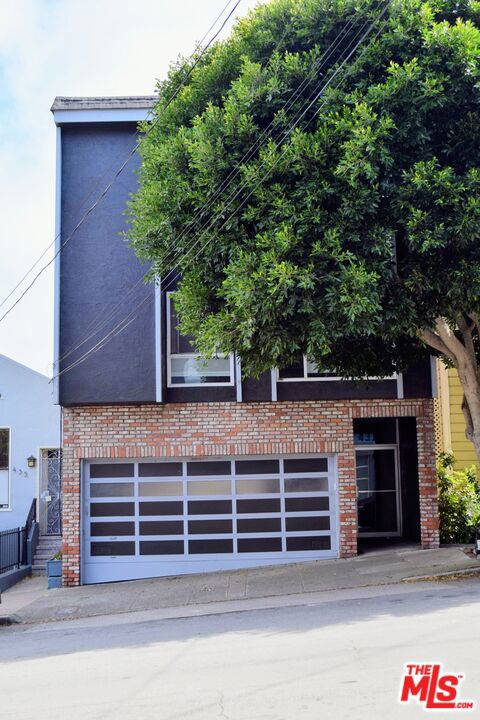 437 29th Street, San Francisco CA: https://media.crmls.org/mediaz/23a96827-2d48-46e7-af03-857cf6c86dc3.jpg