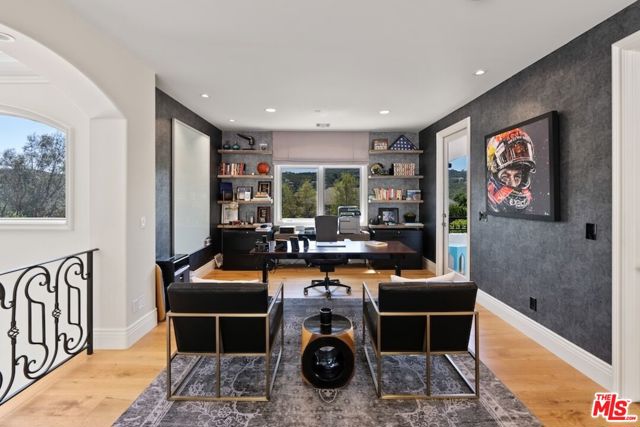 23593 Park South Street, Calabasas CA: https://media.crmls.org/mediaz/23a96d59-248a-45a4-944d-9c7dc40ea3fb.jpg