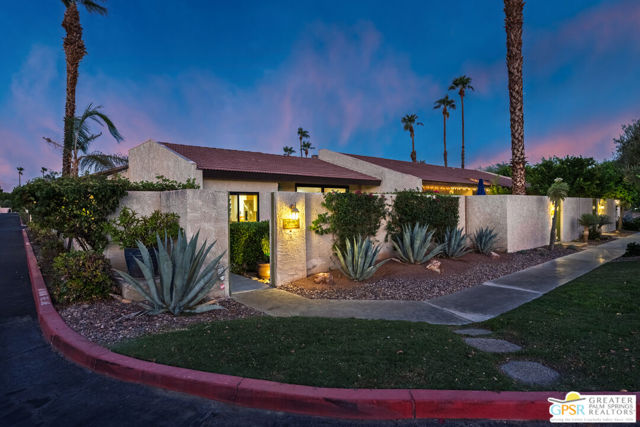 1346 E Andreas Road, Palm Springs CA: https://media.crmls.org/mediaz/23a9ac02-9261-4e1f-9c47-e2c4ce290be2.jpg