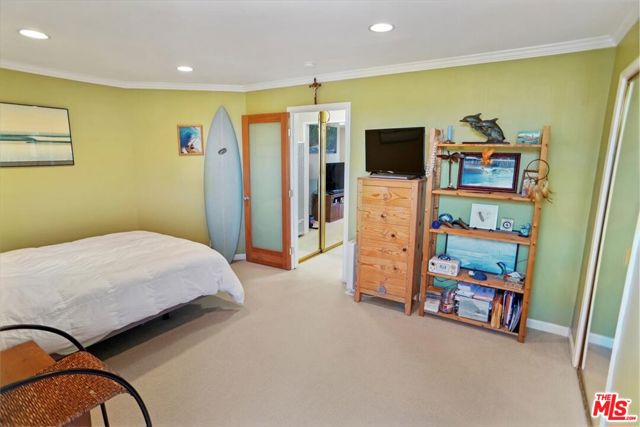 2311 4th Street, Santa Monica CA: https://media.crmls.org/mediaz/23aa4cbf-11c3-4981-8a0f-d134affba146.jpg