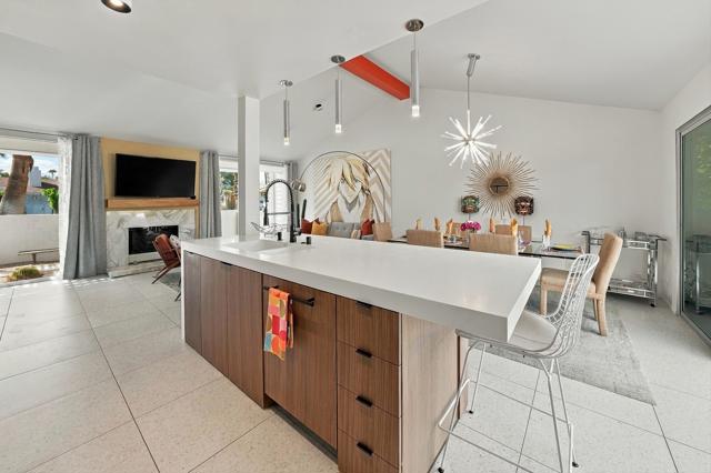 2210 E Calle Papagayo, Palm Springs, CA 92262