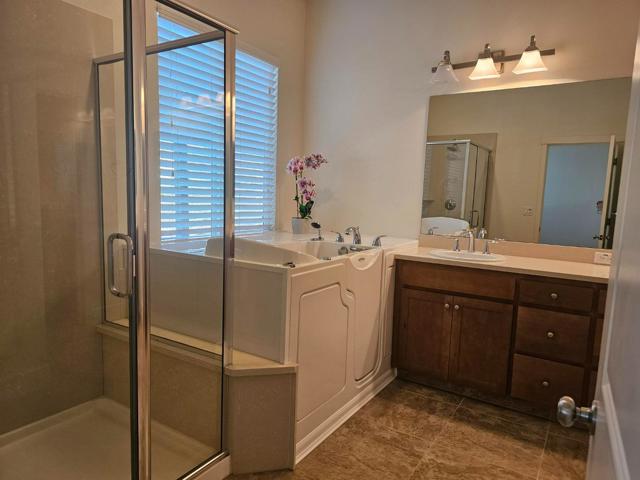 1703 Cobblefield Lane, Los Banos CA: https://media.crmls.org/mediaz/23aaa4fc-0b83-4901-a886-1af40a74930b.jpg