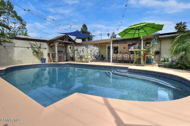 7761 Balcom Avenue, Reseda CA: https://media.crmls.org/mediaz/23abf91b-e641-406d-945e-969befb01b39.jpg