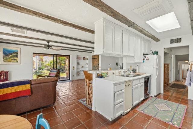 48600 Coyote Road, Palm Desert CA: https://media.crmls.org/mediaz/23ac4d4c-2dc8-4321-88a4-18ba85baeb7f.jpg