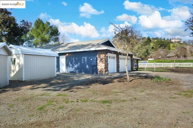 1610 Lawrence Rd, Danville CA: https://media.crmls.org/mediaz/23ad0093-d9fd-4e99-84ce-2080c8b20967.jpg