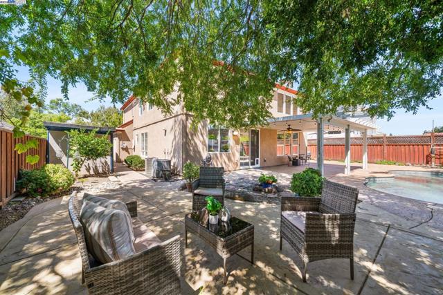 635 Eliot Dr, Livermore CA: https://media.crmls.org/mediaz/23ad415a-018a-4e78-b28d-4d40606ddcf2.jpg