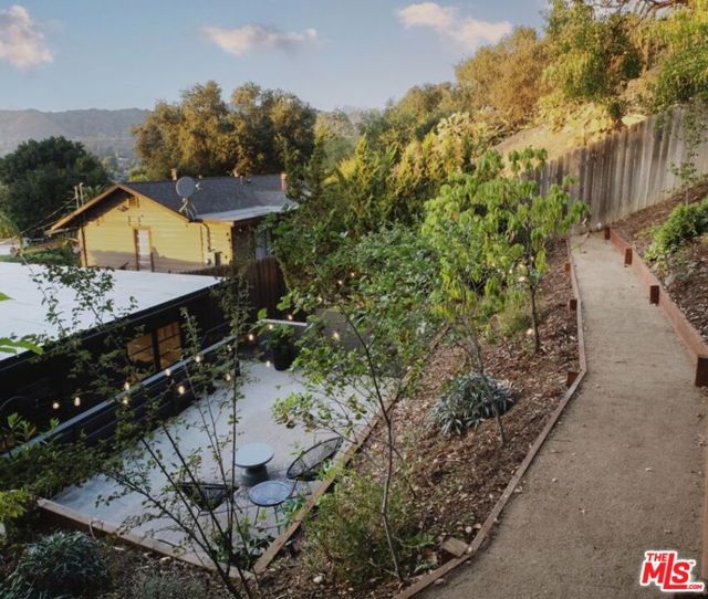 4934 La Roda Avenue, Los Angeles CA: https://media.crmls.org/mediaz/23ad59e8-274e-4062-9733-02c36f1a6459.jpg