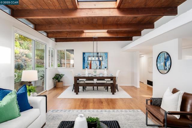 231 Orchard Rd, Orinda CA: https://media.crmls.org/mediaz/23ae9cd8-b1cd-4573-9692-6dc91ee81e45.jpg