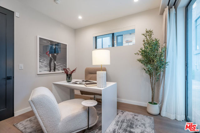 4427 Studio Place, Studio City CA: https://media.crmls.org/mediaz/23af078a-2a62-48c0-a0b4-cb6aaffdf790.jpg