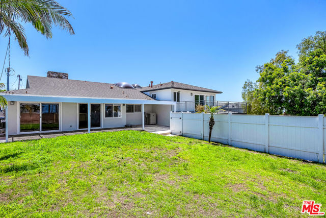 5137 Reynier Avenue, Los Angeles CA: https://media.crmls.org/mediaz/23af11ec-ca61-4594-aa3f-f68804866e50.jpg