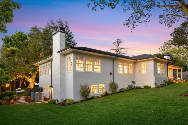 130 Stonehedge Road, Hillsborough CA: https://media.crmls.org/mediaz/23afd180-64f6-4e02-9887-f21161a02ce6.jpg