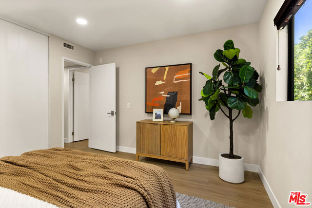 4542 Willis Avenue, Sherman Oaks CA: https://media.crmls.org/mediaz/23b00309-3828-4adf-a080-c9515252feda.jpg