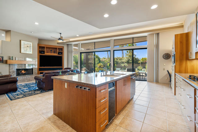 12 Boulder Lane, Rancho Mirage CA: https://media.crmls.org/mediaz/23b116a6-49aa-411b-a638-6310ebe0bdf6.jpg