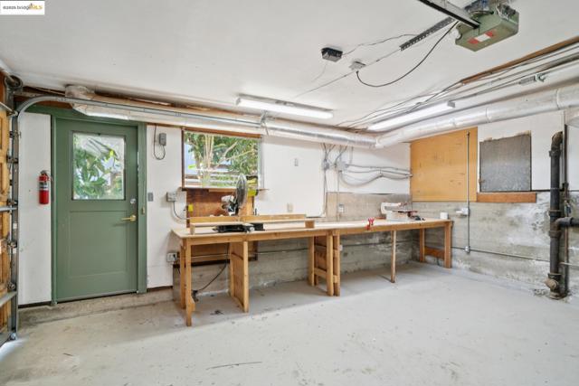 1069 Miller Ave, Berkeley CA: https://media.crmls.org/mediaz/23b130ca-2e49-49bb-9eb6-d7a1e7bf4b4f.jpg