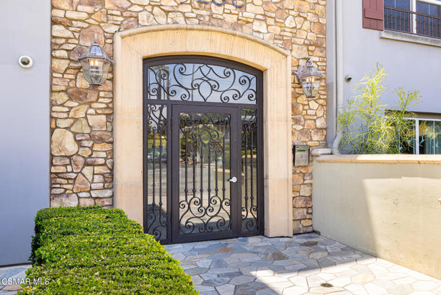 13200 Moorpark Street, Sherman Oaks CA: https://media.crmls.org/mediaz/23b130df-a46f-43c6-a188-ff50c525bdd9.jpg