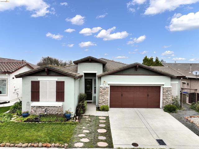 342 Desert Forest Ct, Rio Vista CA: https://media.crmls.org/mediaz/23b14f5c-c47a-40b0-ac5d-acfc8f31ec68.jpg
