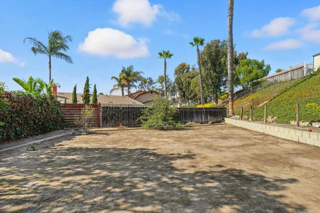 3444 Corte Loro, San Diego CA: https://media.crmls.org/mediaz/23b15ef1-b36d-4362-bc8d-ed0ca5cf7205.jpg